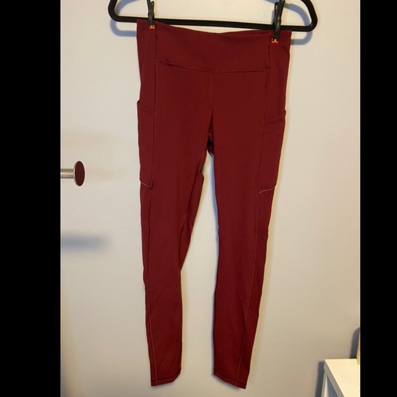 Burgundy lululemon tight with side pockets